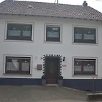 Haus Eifelruhe * 비레스본