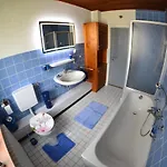 Haus Eifelruhe * 비레스본